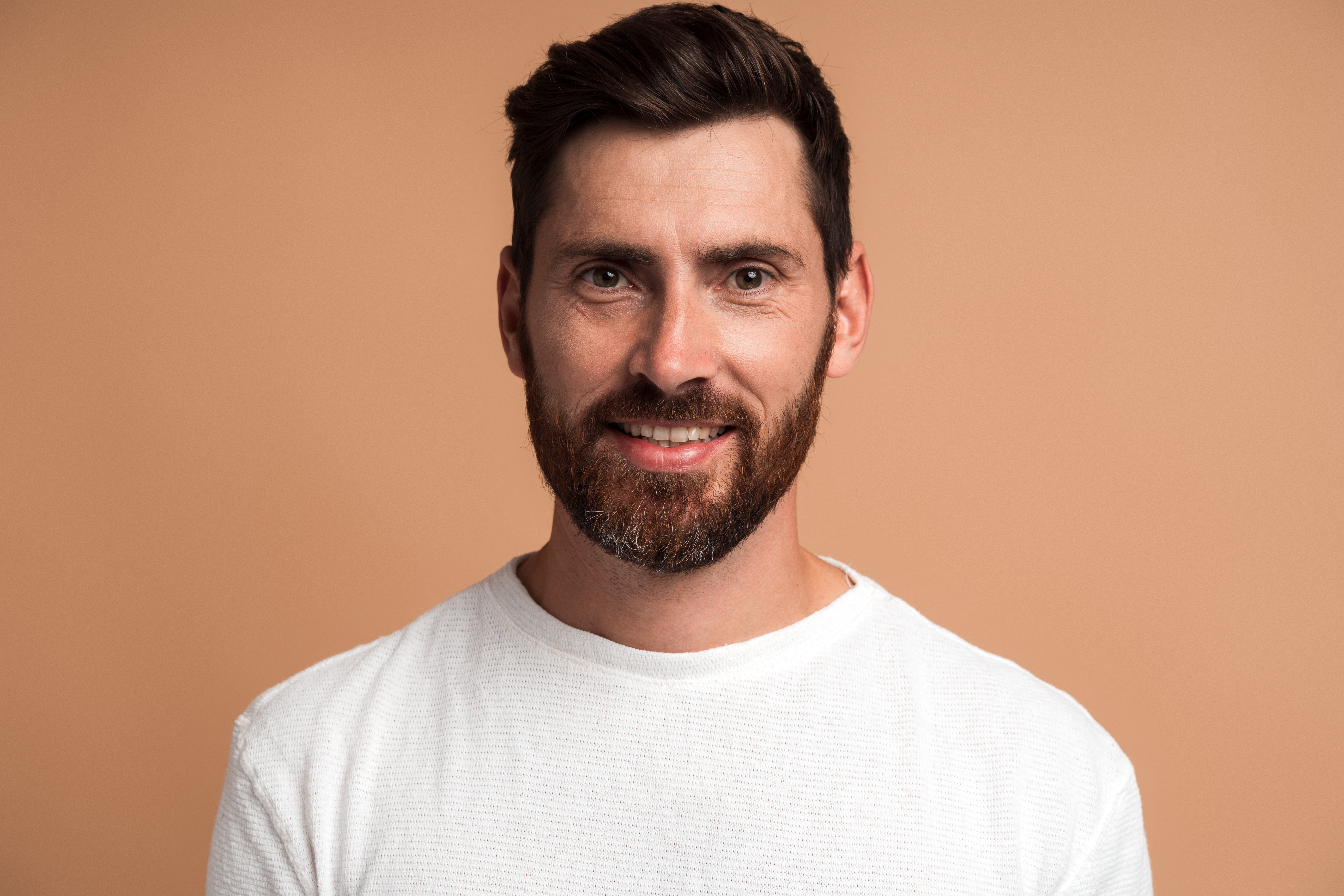 vecteezy_portrait-of-cheerful-handsome-man-in-white-shirt-looking-at_3492221